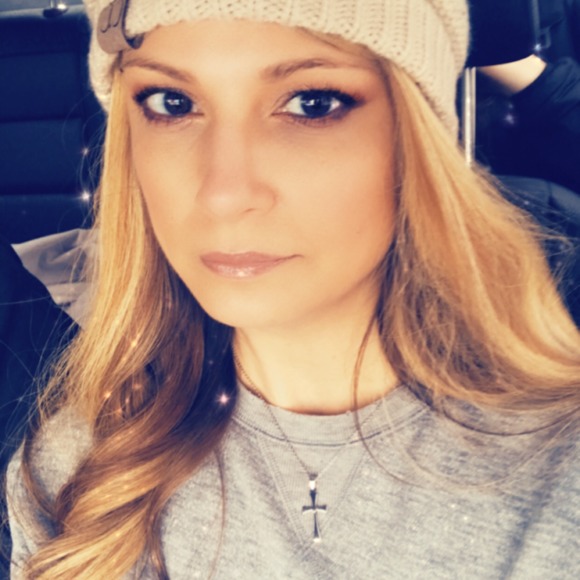 It’s Annessa! PoshSeller/Ambassador/Affiliate 🌼 - Picture 3 of 8